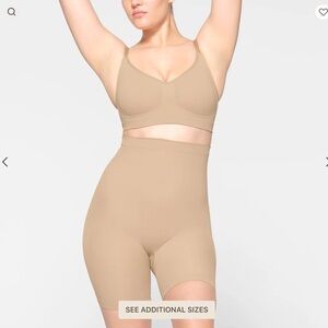 Skims Seamless Sculpt Mid Thigh Short Size L Mica